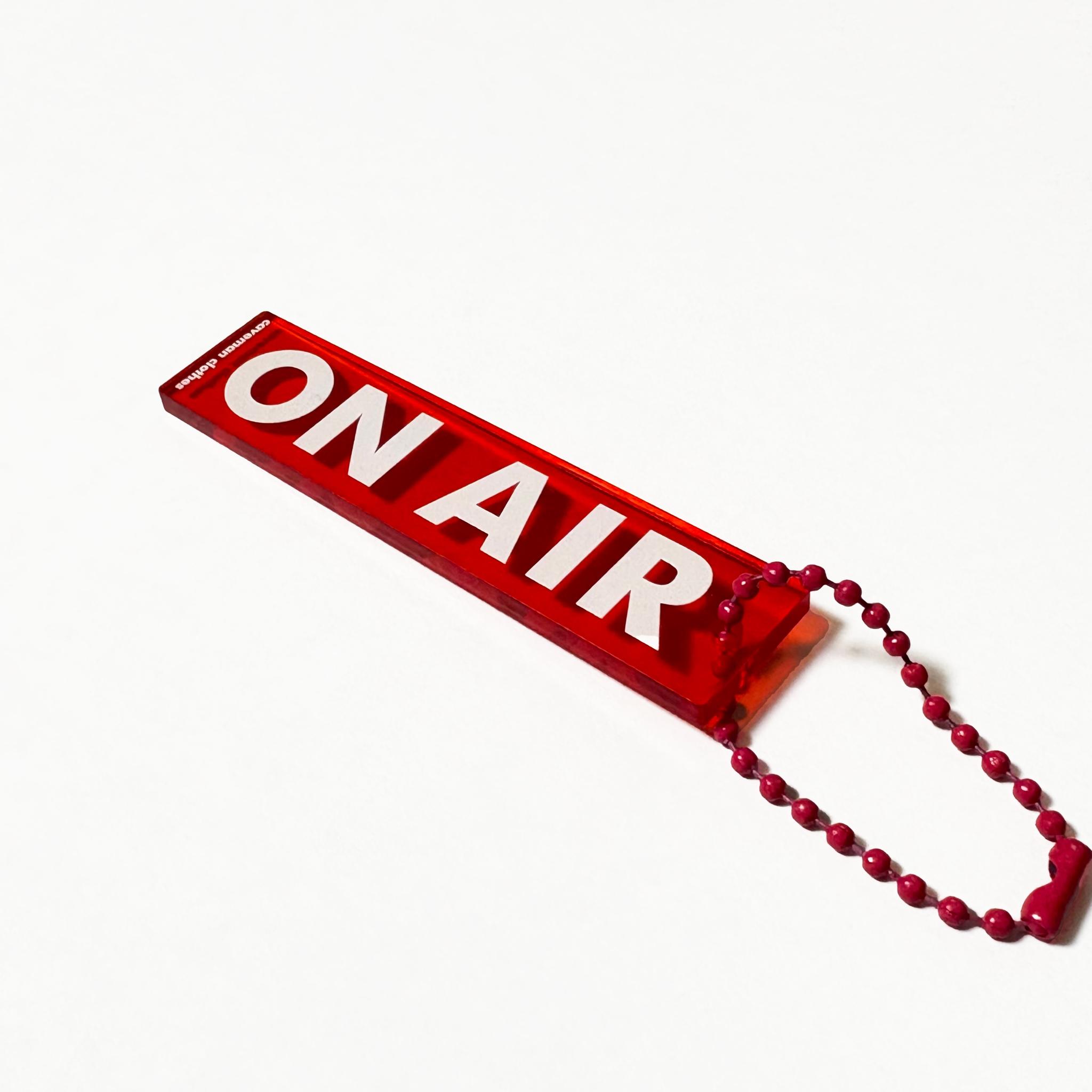 ラジオ放送局でおなじみ、オンエアーサインのアクリルキーホルダー | 3枚目