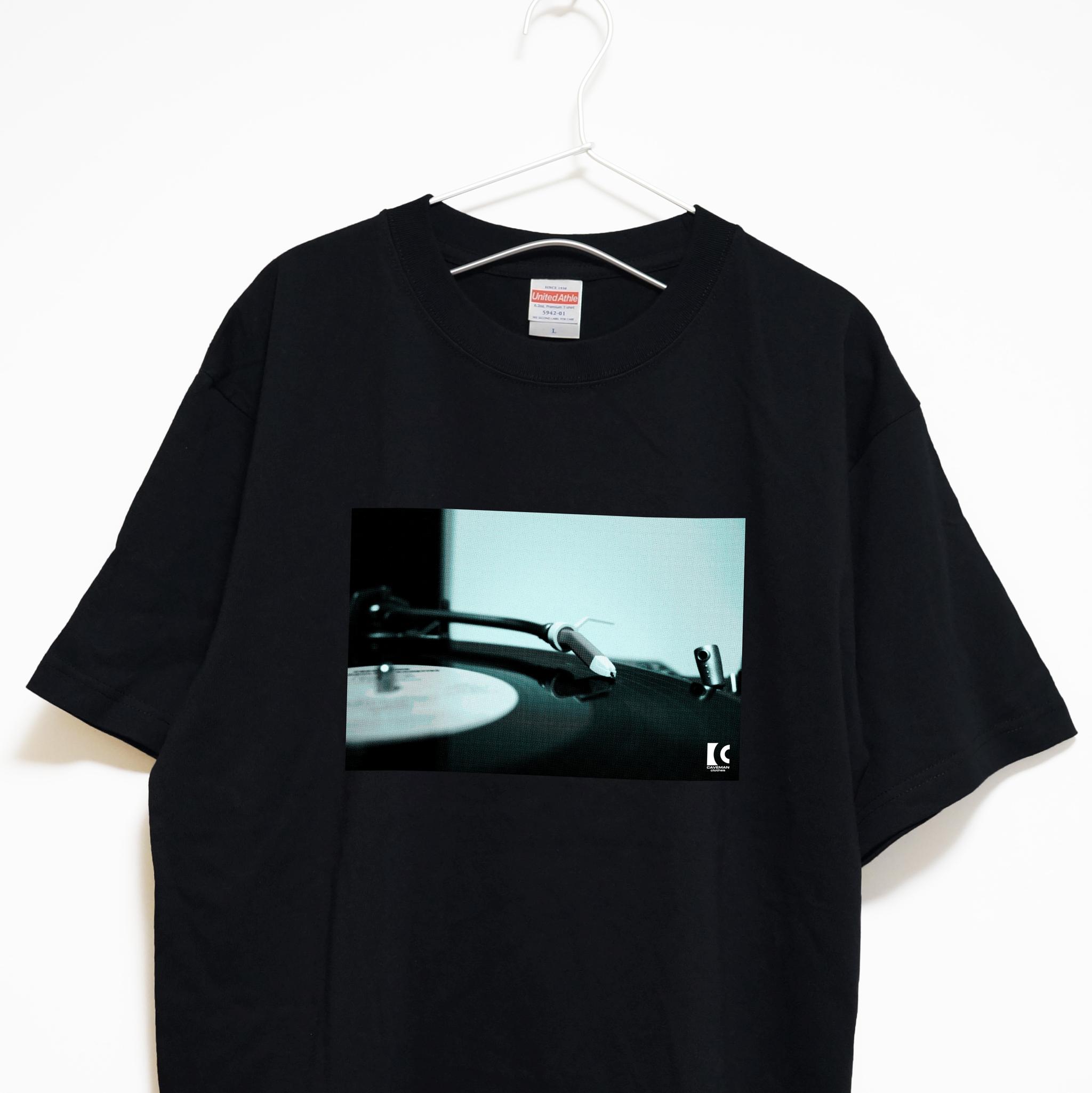 アートなレコードのフォトデザイン① 音楽系Tシャツ プレミアム生地【ブラック】やや厚め生地のハイグレード半袖クルーネック1枚目の画像